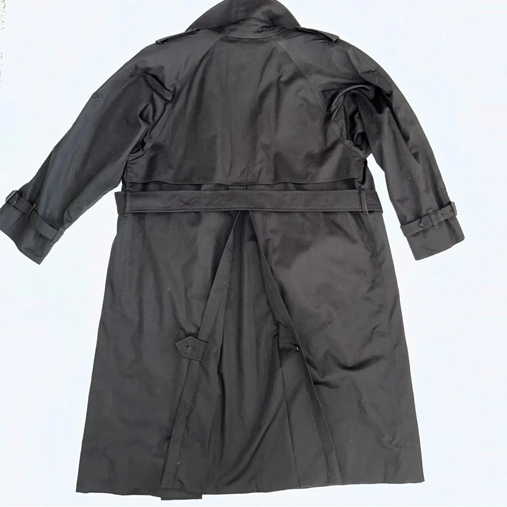 Burberry Black Trench Coat with Signature Beige Nova Check Lining - Picture 13 of 16